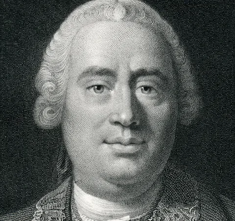 Retrato grabado en blanco y negro del filósofo escocés David Hume, mostrado de frente con peluca del siglo XVIII sobre fondo oscuro.